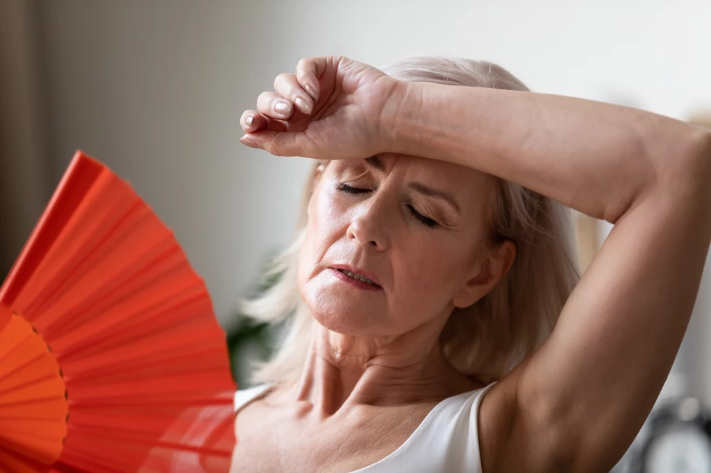 Uderzenia gorąca są jednym z objawów zbliżającej się menopauzy