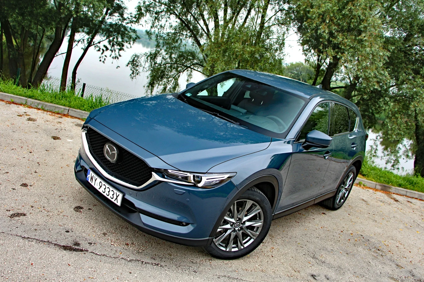 Mazda skutecznie opiera się modzie na turbodoładowanie i downsizing - w gamie jednostek benzynowych znajdziemy wersje 2.0 i 2.5, obie wolnossące.