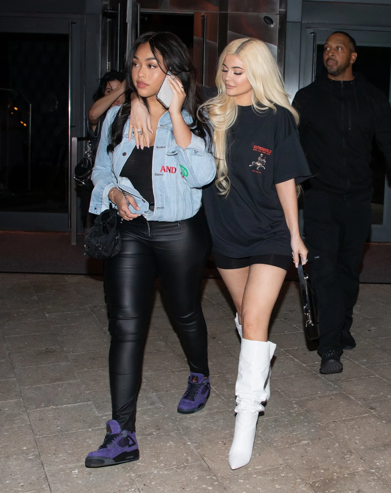 Przyjaźń skoczyła się, gdy na jaw wyszedł romans Jordyn z Tristanem Thompsonem – ojcem dziecka Khloe Kardashian. Przyjaźń skoczyła się, gdy na jaw wyszedł romans Jordyn z Tristanem Thompsonem – ojcem dziecka Khloe Kardashian.