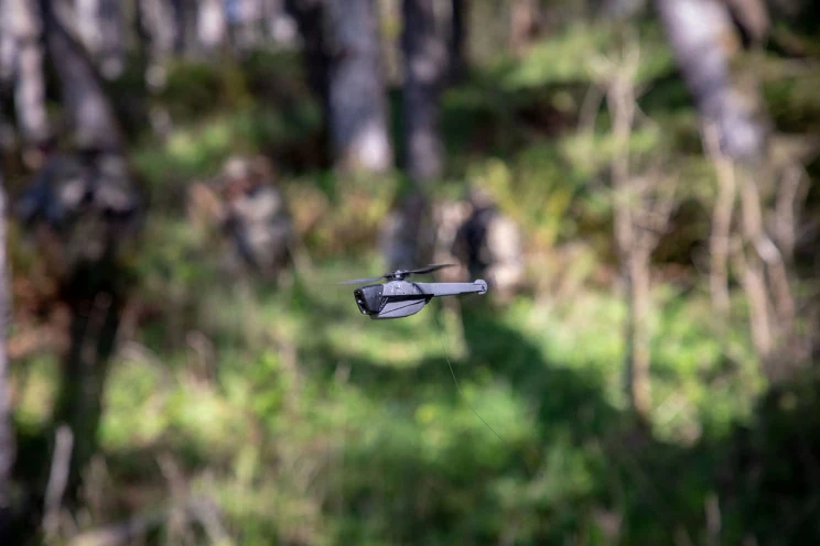 Dron waży 33 gramy
