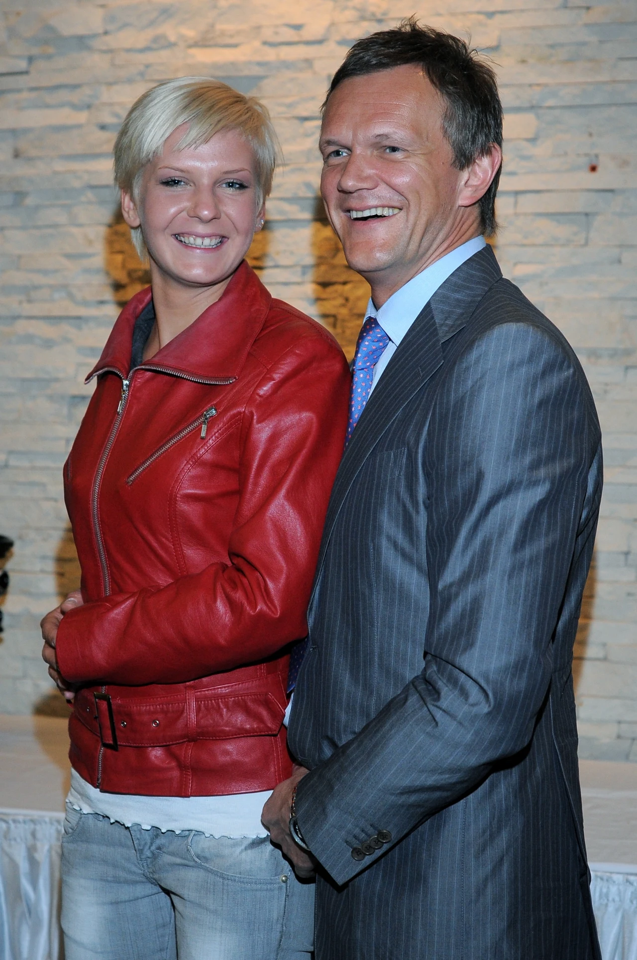 Gdy Edyta Pazura poznała swojego przyszłego męża nie zachwycała uśmiechem. Gdy Edyta Pazura poznała swojego przyszłego męża nie zachwycała uśmiechem.