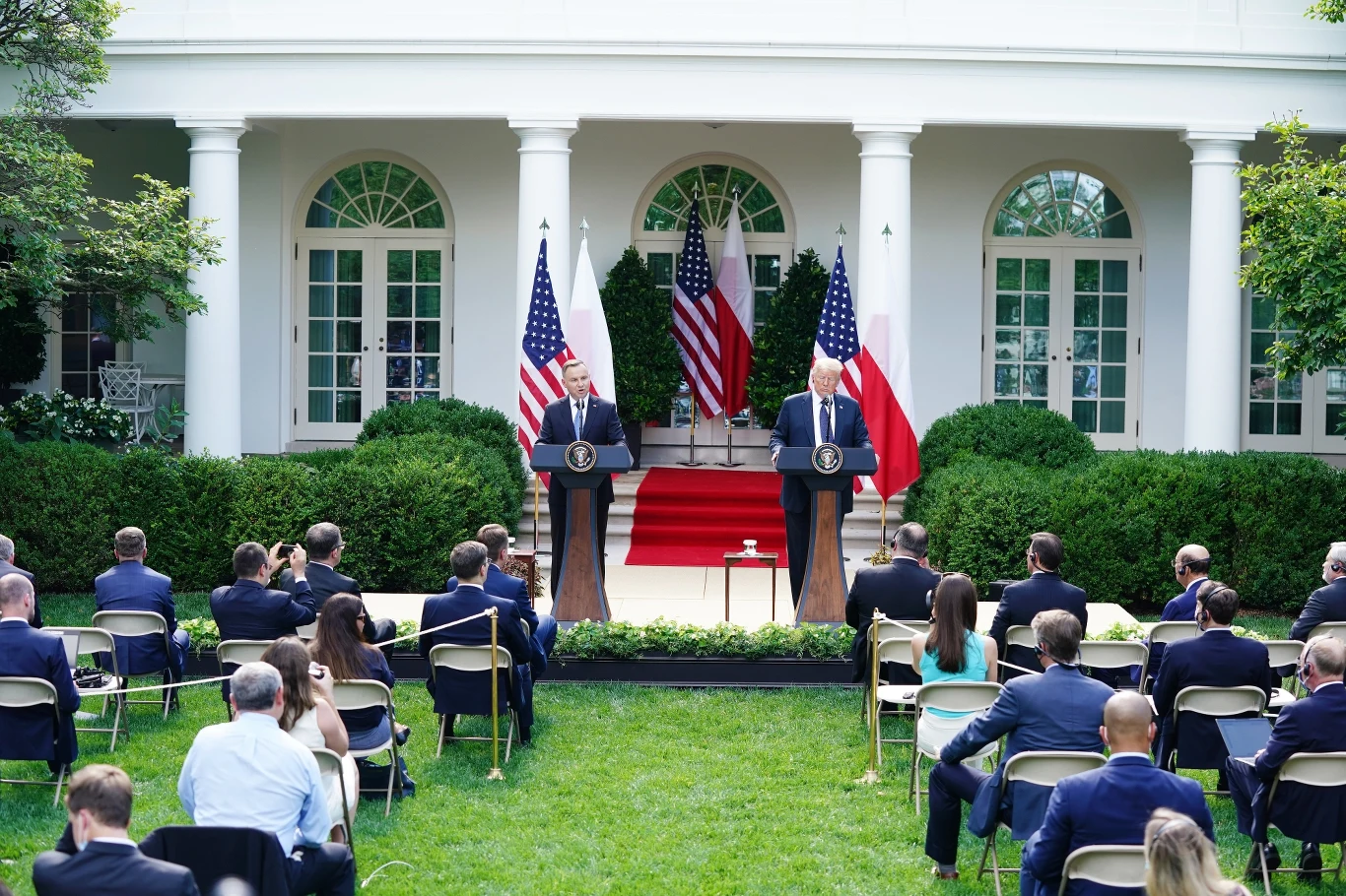 "Mój przyjaciel, prezydent Andrzej Duda zrobił naprawdę fantastyczną pracę; wiem, że nadchodzą wybory, mam nadzieję, że odniesie sukces" - powiedział Trump.