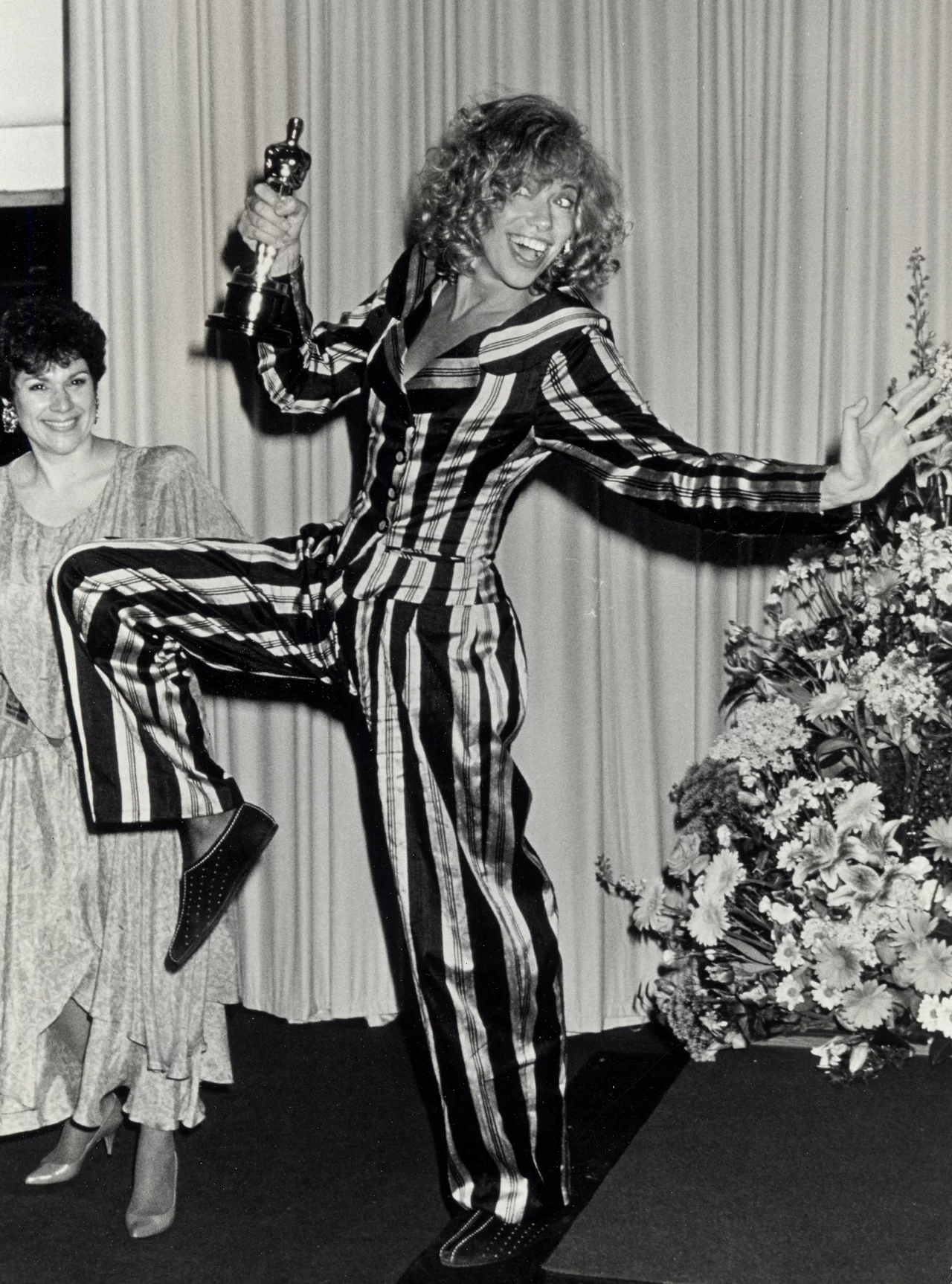 Carly Simon w swojej karierze zdobyła dwie nagrody Grammy (najlepszy nowy artysta w 1971 roku i najlepsza piosenka do filmu w 1990 roku), Oscara (najlepsza piosenka) oraz Złotego Globa (najlepsza piosenka oryginalna). Trzy z czterech wymienionych statuetek Simon otrzymała za stworzenie piosenki "Let The River Run" do filmu "Pracujące dziewczyny". Carly Simon w swojej karierze zdobyła dwie nagrody Grammy (najlepszy nowy artysta w 1971 roku i najlepsza piosenka do filmu w 1990 roku), Oscara (najlepsza piosenka) oraz Złotego Globa (najlepsza piosenka oryginalna). Trzy z czterech wymienionych statuetek Simon otrzymała za stworzenie piosenki "Let The River Run" do filmu "Pracujące dziewczyny".