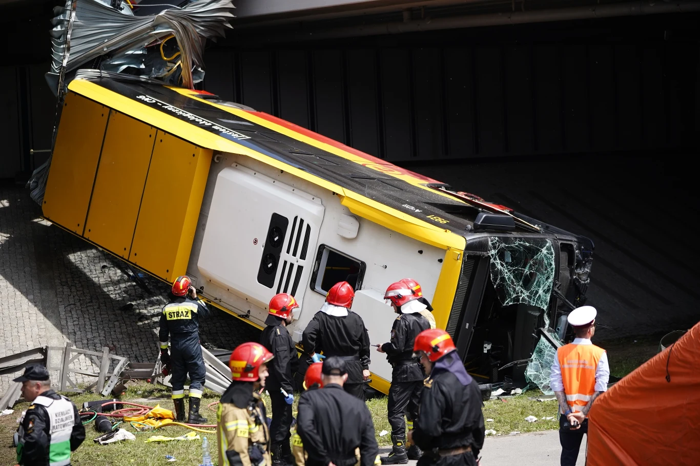 Wypadek autobusu w Warszawie. Ofiarą starsza kobieta