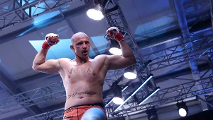 Paweł Pawlak zwyciężył w walce wieczoru gali Babilon MMA 14