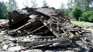 Zniszczenia po powodzi w miejscowości Hadle Szlarskie (pow. przeworski)