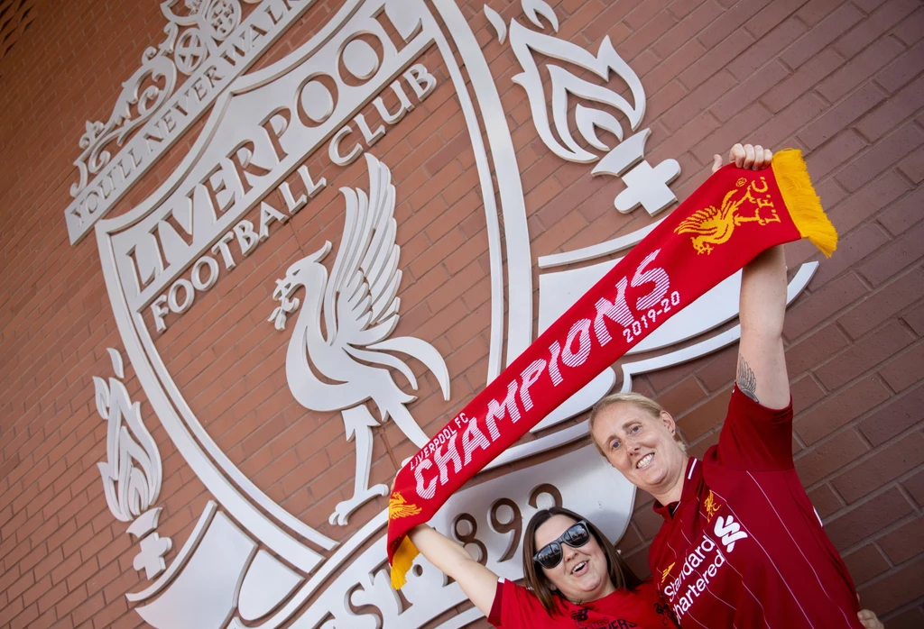 Kibice Liverpoolu są szczęśliwi - na tytuł mistrza Anglii czekali 30 lat. Kibice Liverpoolu są szczęśliwi - na tytuł mistrza Anglii czekali 30 lat.