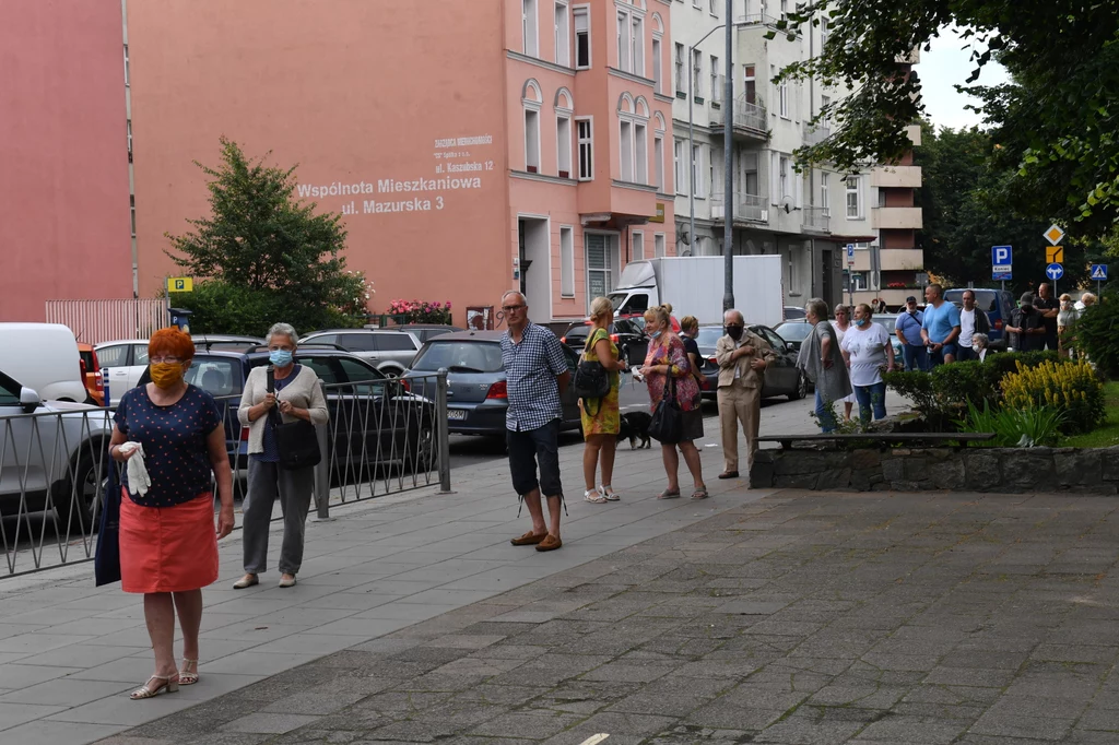 Prezydenta kraju wybierzemy spośród 11 kandydatów. Do zakończenia głosowania o godz. 21 trwa cisza wyborcza. Prezydenta kraju wybierzemy spośród 11 kandydatów. Do zakończenia głosowania o godz. 21 trwa cisza wyborcza.