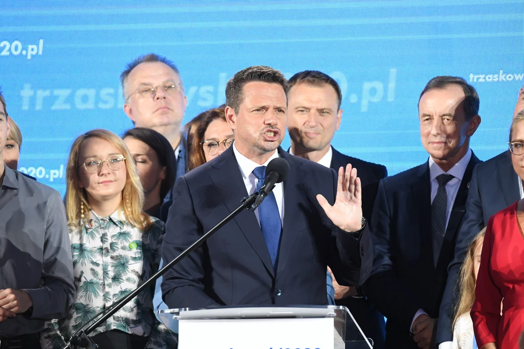 "Chciałbym podziękować Senatowi Rzeczpospolitej i wszystkim samorządowcom w Polsce, którzy pokazali charakter" - dodał. "Chciałbym podziękować Senatowi Rzeczpospolitej i wszystkim samorządowcom w Polsce, którzy pokazali charakter" - dodał.