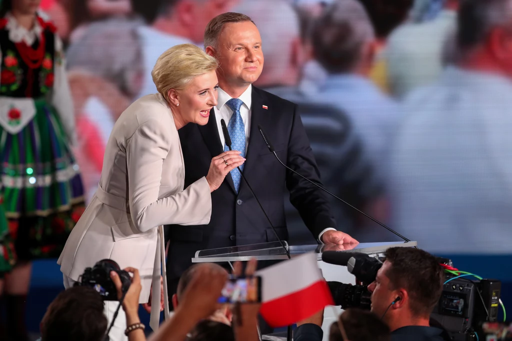 Para prezydencka w trakcie wieczoru wyborczego Para prezydencka w trakcie wieczoru wyborczego