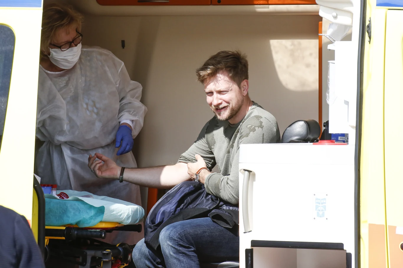 Kuba Wesołowski oddający krew Kuba Wesołowski oddający krew