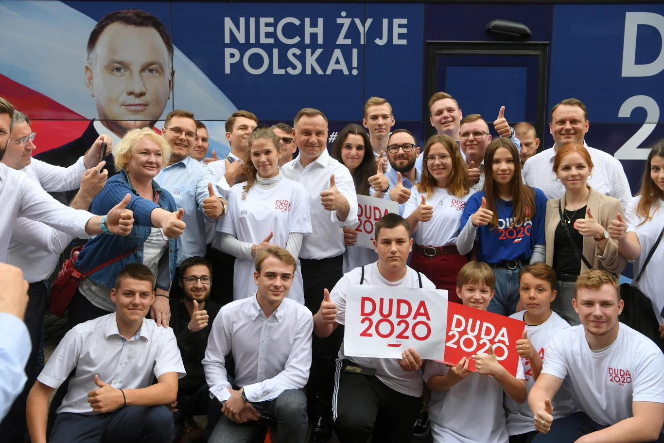 W ramach kampanii przed drugą turą wyborów Andrzej Duda spotkał się w poniedziałek rano z mieszkańcami Torunia. W ramach kampanii przed drugą turą wyborów Andrzej Duda spotkał się w poniedziałek rano z mieszkańcami Torunia.