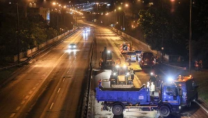 Intensywna nawałnica, która przeszła nad Warszawą uszkodziła jezdnie Trasy Łazienkowskiej