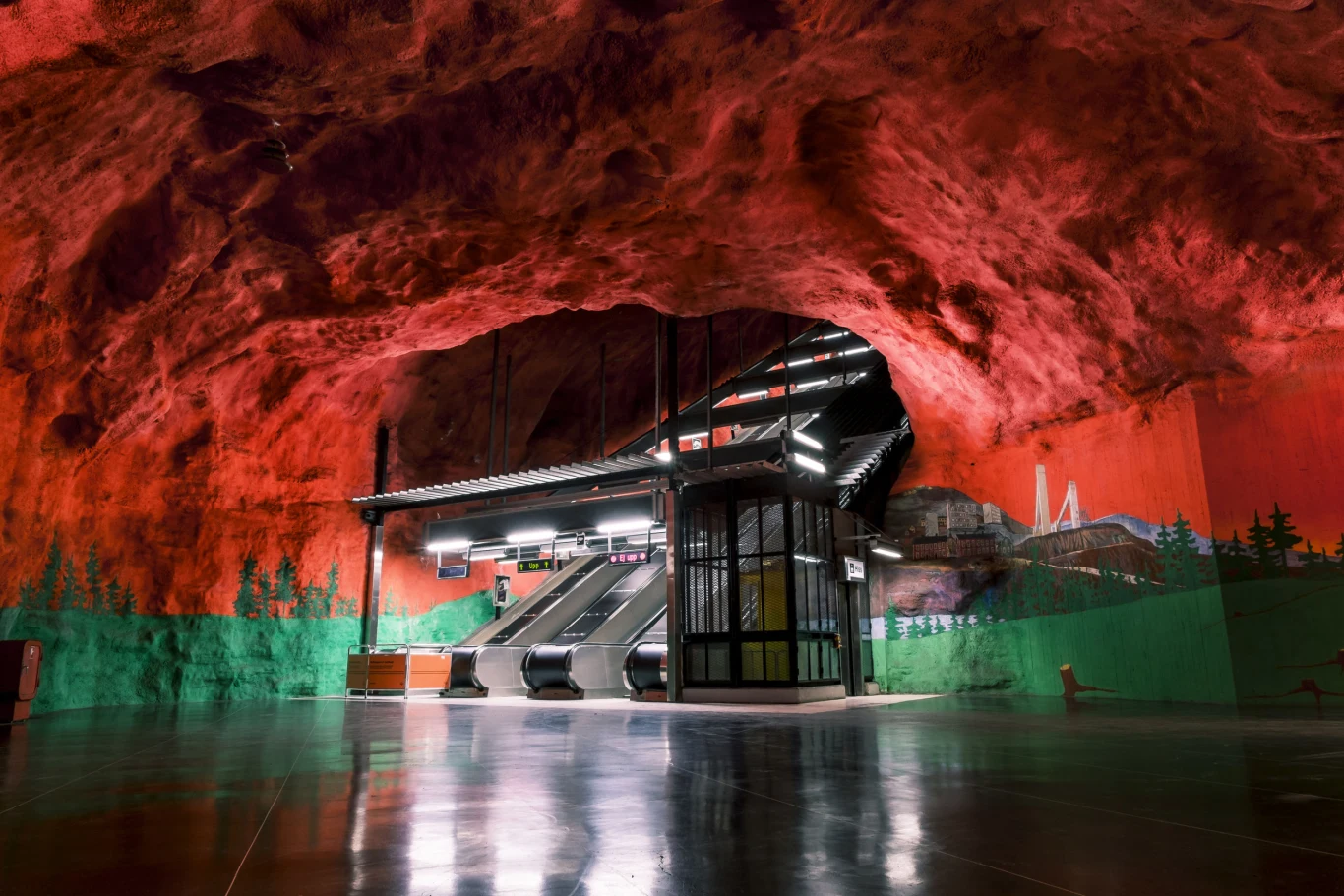 Podczas jej powstawania nie obyło się bez kontrowersji. Niektórym mieszkańcom projekty przywodziły na myśl… piekło. I nic dziwnego – krwista czerwień nad głowami może budzić grozę. Jednak celem projektantów nie było straszenie ludzi, ale zwrócenie uwagi na niebezpieczeństwa związane z nadmierną eksploatacją środowiska naturalnego.