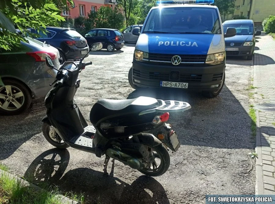 Nastolatkowie próbowali uciekać tym skuterem Nastolatkowie próbowali uciekać tym skuterem