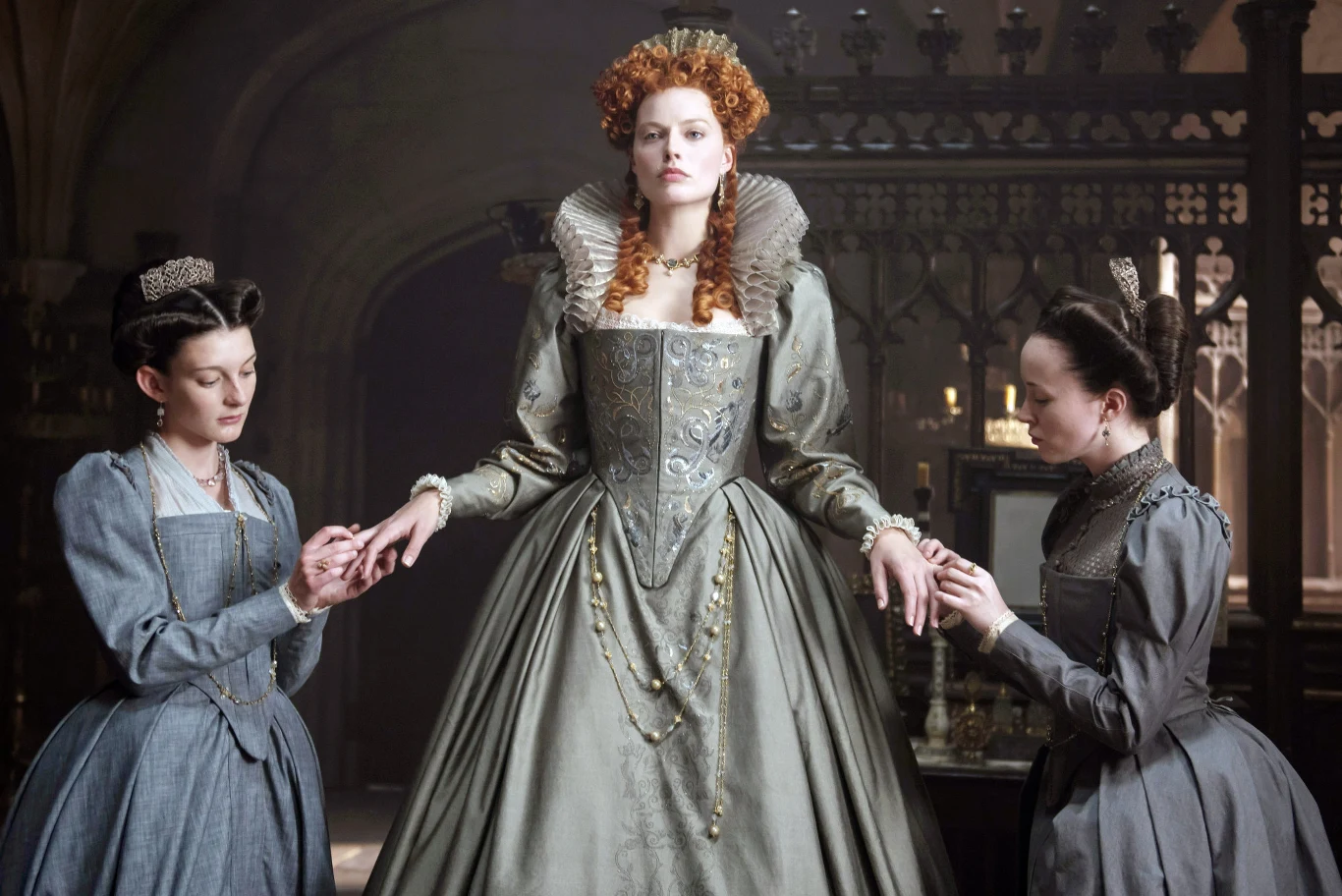 Także 2019 rok był udany dla Robbie. Aktorka zaczęła go mocno dzięki występowi w "Marii, królowej Szkotów", w której wcieliła się w Elżbietę I. Kreacja żądnej władzy i bezlitosnej królowej zapewniła jej trzecią w karierze nominację do nagrody BAFTA.