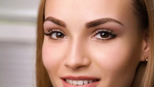 Sprawdzone triki na to, aby przedłużyć trwałość makijażu latem