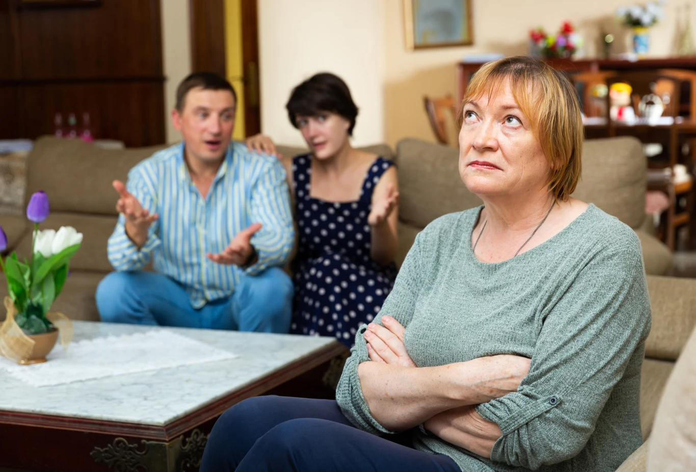 Rak Z pozoru miła, pogodna i uśmiechnięta. Szybko jednak okaże się, że teściowa spod znaku Raka to prawdziwa królowa dramatów - jest przewrażliwiona na swoim punkcie, obraża się o każdy drobiazg, robi sceny zazdrości, płacze z byle powodu a urazy pielęgnuje w sobie przez długi czas.