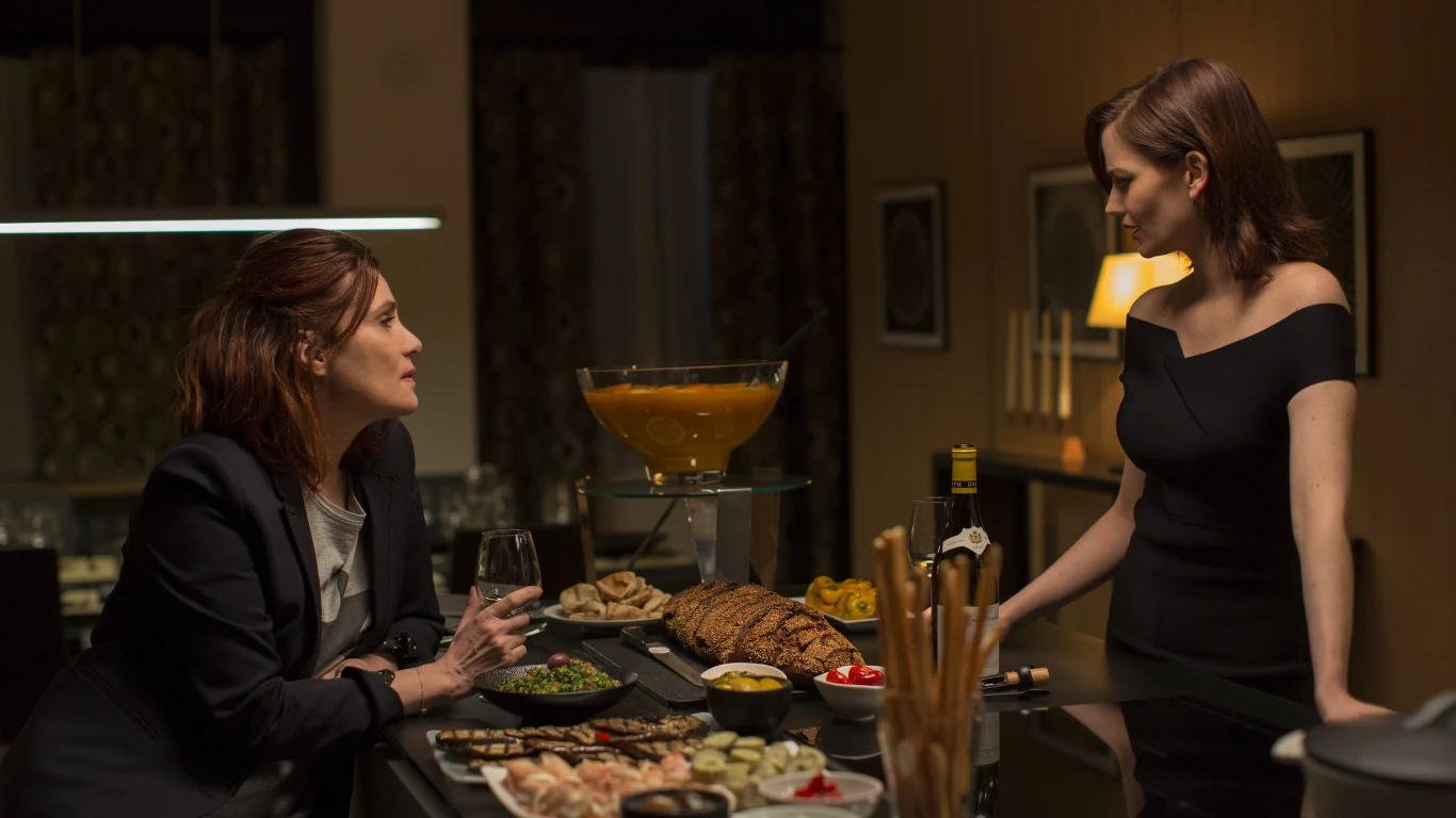 W międzyczasie zagrała jeszcze u Romana Polańskiego. W "Prawdziwej historii" (2017) gwiazda wystąpiła u boku żony reżysera, Emmanuelle Seigner. To opowieść o przyjaźni dwóch kobiet, która przeradza się w toksyczną relację. "Myślałem o niej od samego początku. Jej Elle jest nierealna. Eva ma to w sobie. Jest bardzo piękna, ale to nie wszystko. Potrafi - jeśli chce - wydać się niebezpieczna, nieprzystępna, niegodziwa" - mówił Polański na łamach magazynu "Harper's Bazaar", dlaczego zdecydował się obsadzić Green.