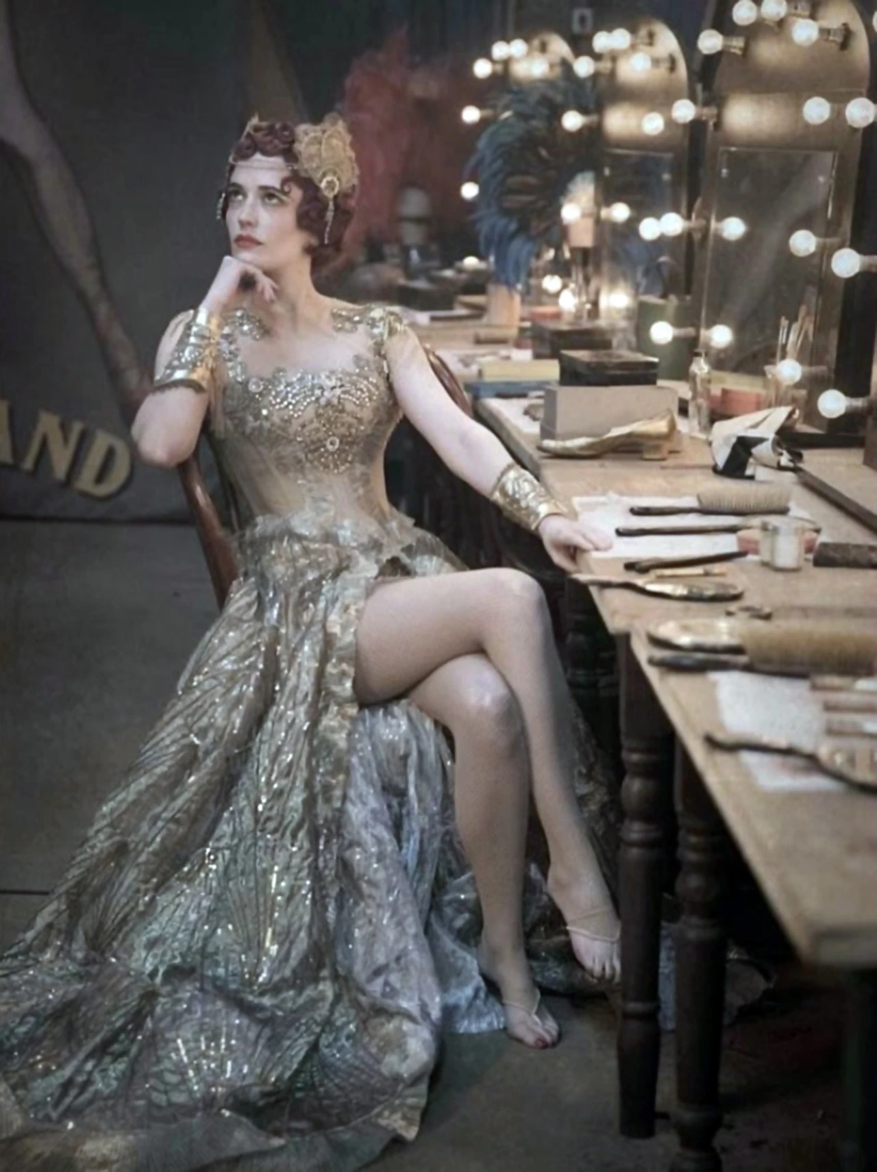 Po zakończeniu przygody z serialem HBO, Green ponownie podjęła współpracę z Timem Burtonem. Wcieliła się w tytułową bohaterkę w "Osobliwym domu pani Peregrine", ekranizacji pierwszej z cyklu bestsellerowych powieści Ransoma Riggsa. W zeszłym roku wystąpiła kolejnym projekcie artysty, aktorskiej wersji popularnej animacji Disneya "Dumbo".