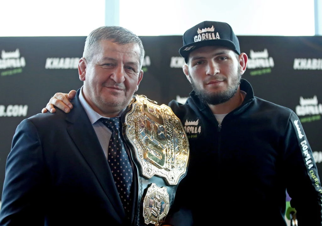 Abdulmanap Nurmagomedov (z lewej) i jego słynny syn Khabib Abdulmanap Nurmagomedov (z lewej) i jego słynny syn Khabib