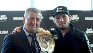 Abdulmanap Nurmagomedov (z lewej) i jego słynny syn Khabib