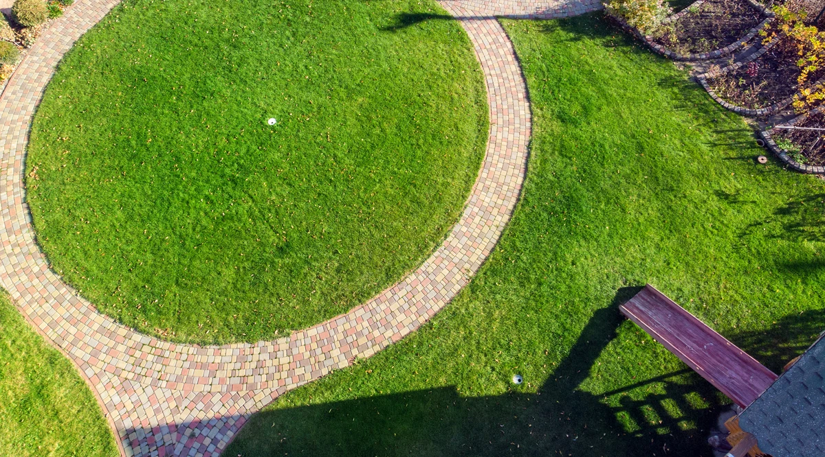 Wiosną trawnik będzie zielony jak nigdy. Wystarczy użyć mączki bazaltowej. Wiosną trawnik będzie zielony jak nigdy. Wystarczy użyć mączki bazaltowej.