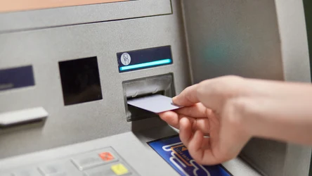 Co zrobić, kiedy bankomat wciągnie kartę? 