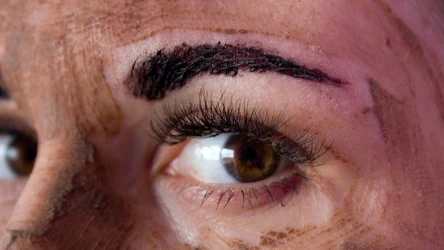 Odżywcza maseczka z fusów i oleju oczyści twarz z toksyn i złagodzi podrażnienia