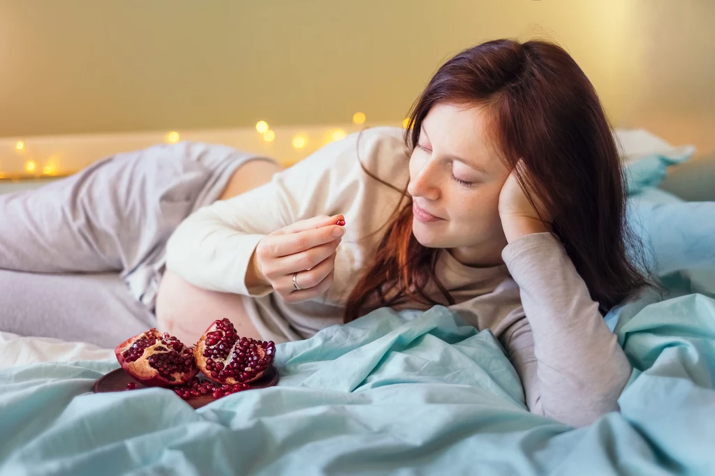 Na liście superpokarmów sprzyjających równowadze hormonalnej znajdziesz m.in. granaty