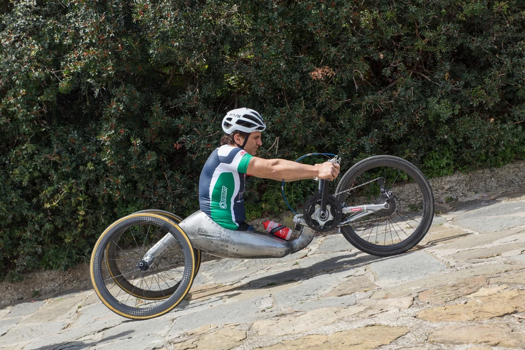 Zanardi stracił panowanie nad swoim pojazdem na zjeździe i uderzył w ciężarówkę