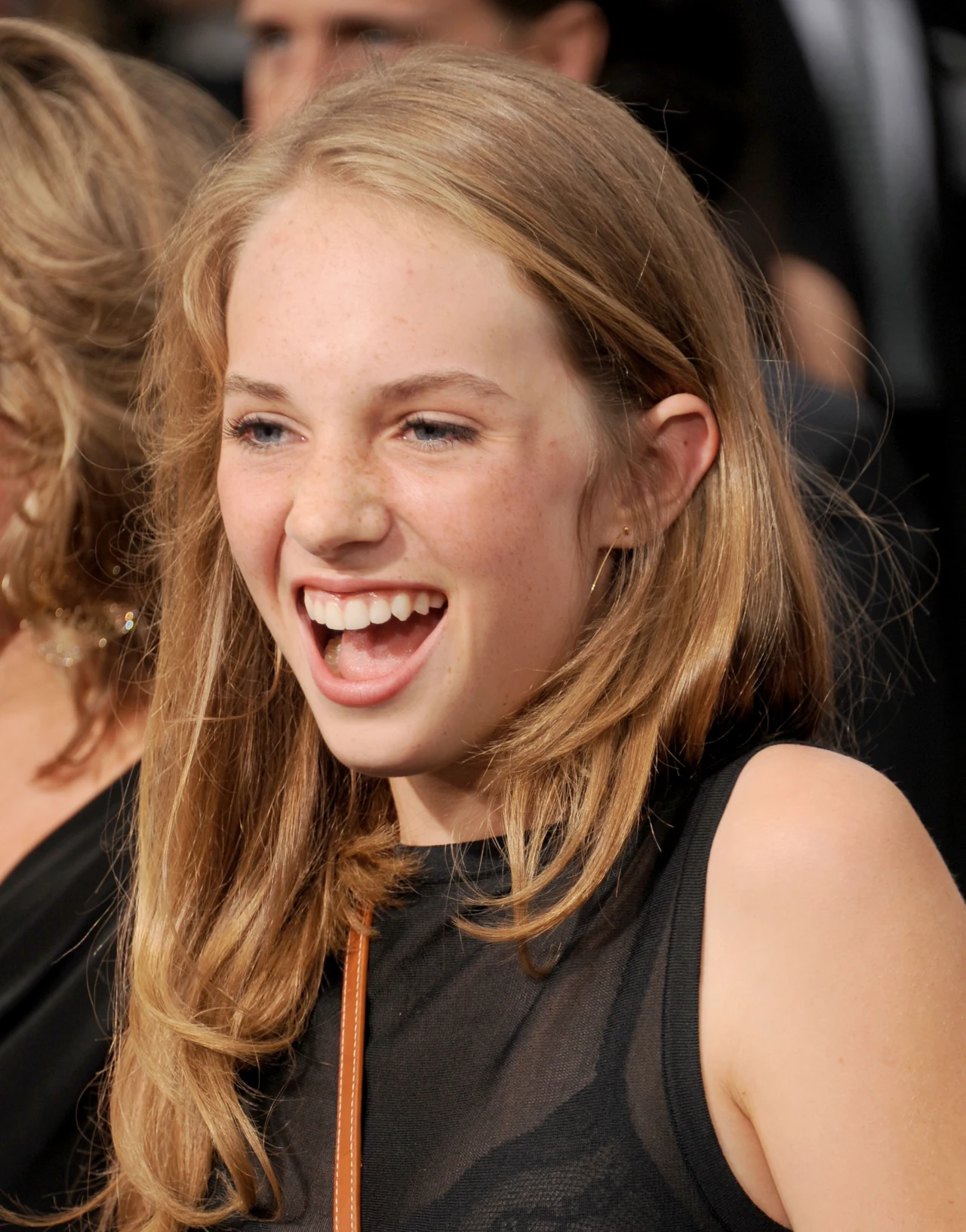 Maya Hawke zadebiutowała na ekranie w 2017 roku w ekranizacji BBC powieści słynnej XIX-wiecznej powieści autorstwa Louise May Alcott, pionierki literatury kobiecej, "Małe kobietki". Maya miała wtedy 19 lat i zagrała główną bohaterkę tej historii, Jo March. Za swą kreację zebrała świetne recenzje.

Na zdjęciu: Maya Hawke w Los Angeles (2013)
