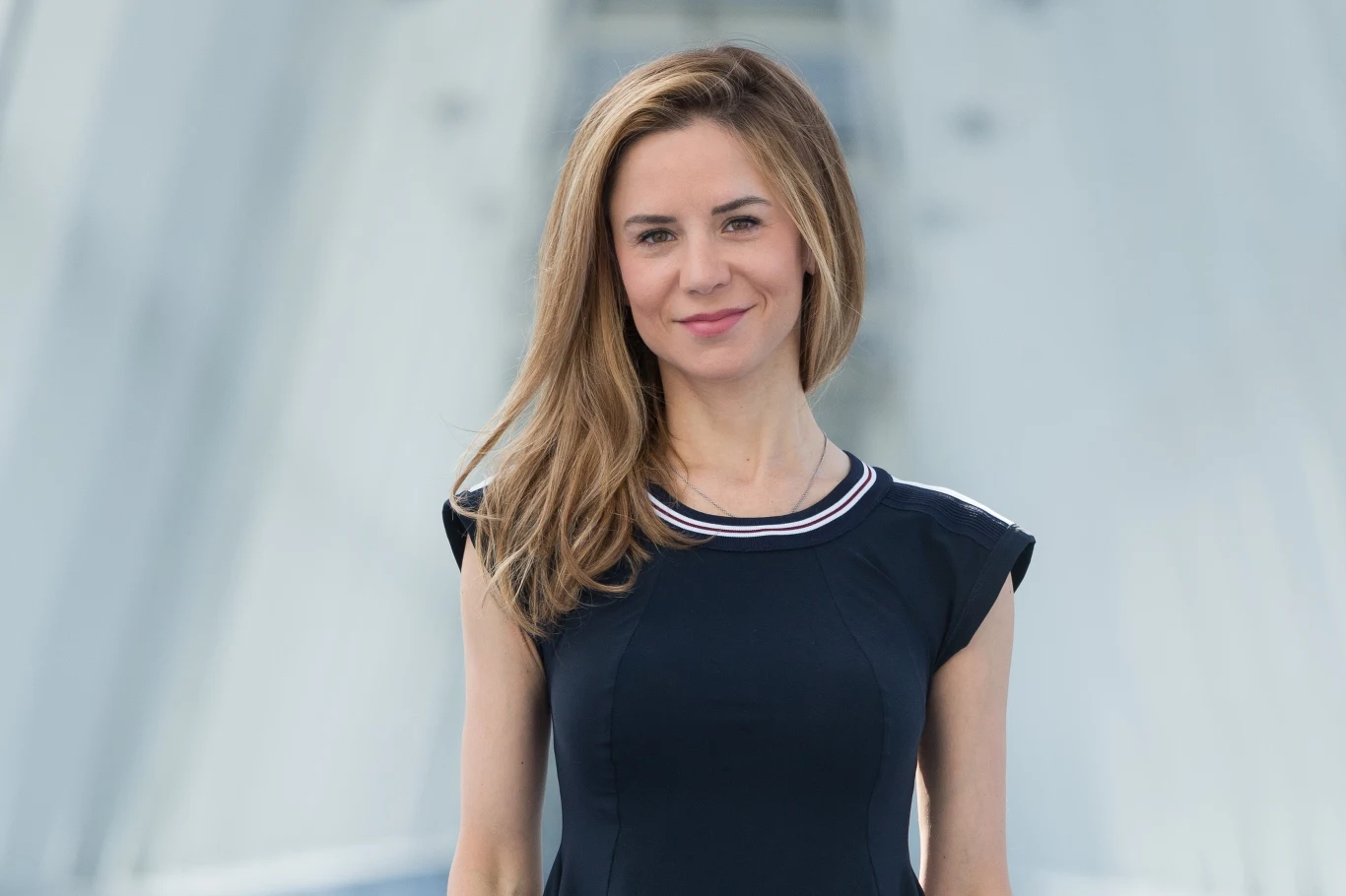 Natalia Lesz jest jedną z najdrobniejszych i najchudszych polskich piosenkarek. Wiele wskazuje jednak a to, że za jej wygląd odpowiadają geny – Lesz uczęszczała do szkoły baletowej oraz trenowała łyżwiarstwo figurowe. Jeszcze kilka lat temu deklarowała, że waży zaledwie 43 kilogramy. W 2014 roku na świat przyszło pierwsze dziecko gwiazdy – córka Alicja. Ciąża nie miała jednak wpływu na sylwetkę pani Natalii. 