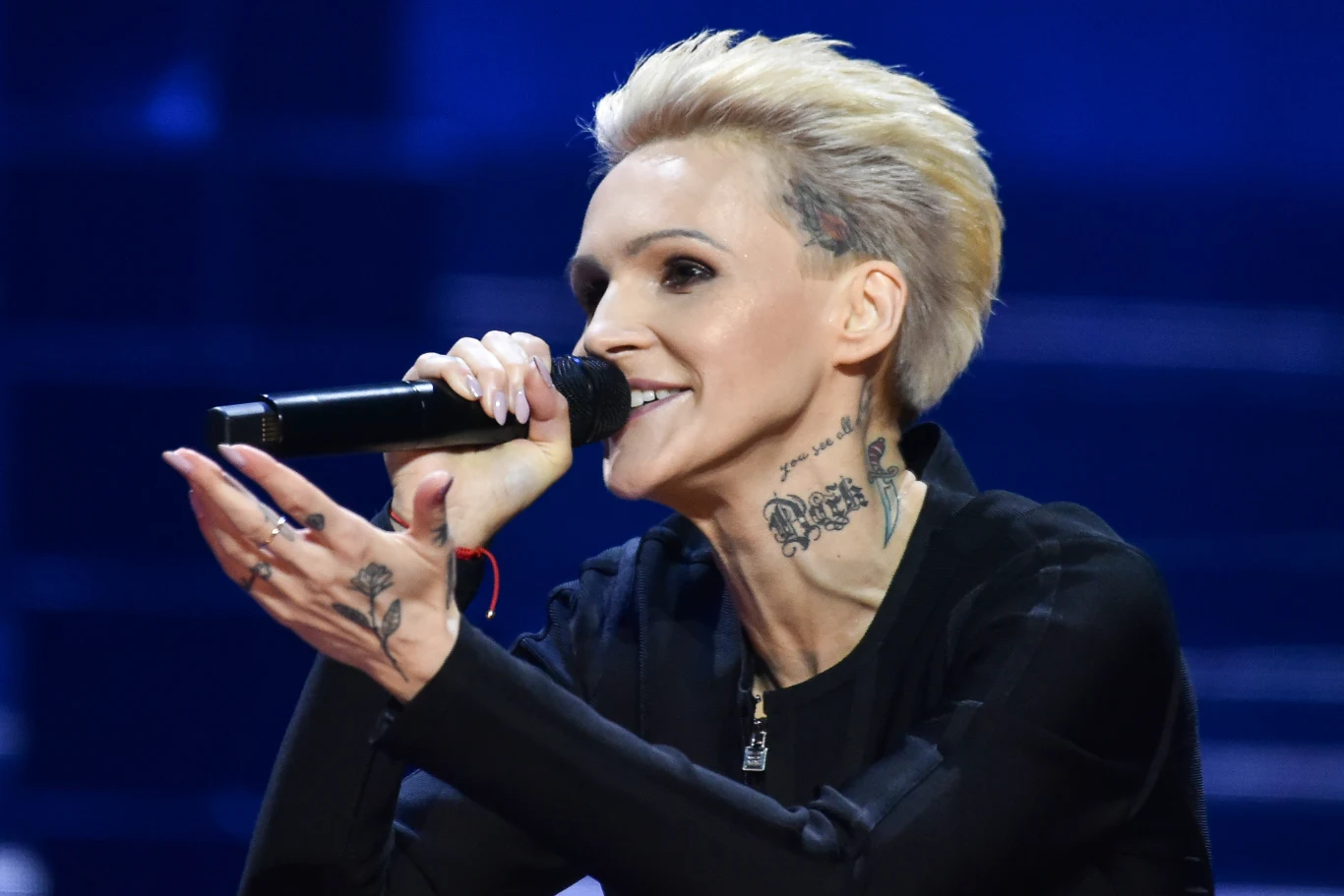 Agnieszka Chylińska przez kilka pierwszych lat kariery muzycznej należała raczej do kobiet z krągłościami. Szybko zaczęła jednak zrzucać kilogramy, a po kolejnych porodach (jest matką trójki dzieci) była coraz szczuplejsza. Co jakiś czas w mediach pojawiają się spekulacje na temat domniemanej choroby piosenkarki. Ona sama zaś przyznaje, że jej sylwetka jest efektem poczynionych założeń i ciężkiej pracy oraz wyrzeczeń żywieniowych. W wywiadzie z Magdą Mołek powiedziała: „muszę sobie wyżyłować coś na maksa, wtedy czuję, że żyje”. 