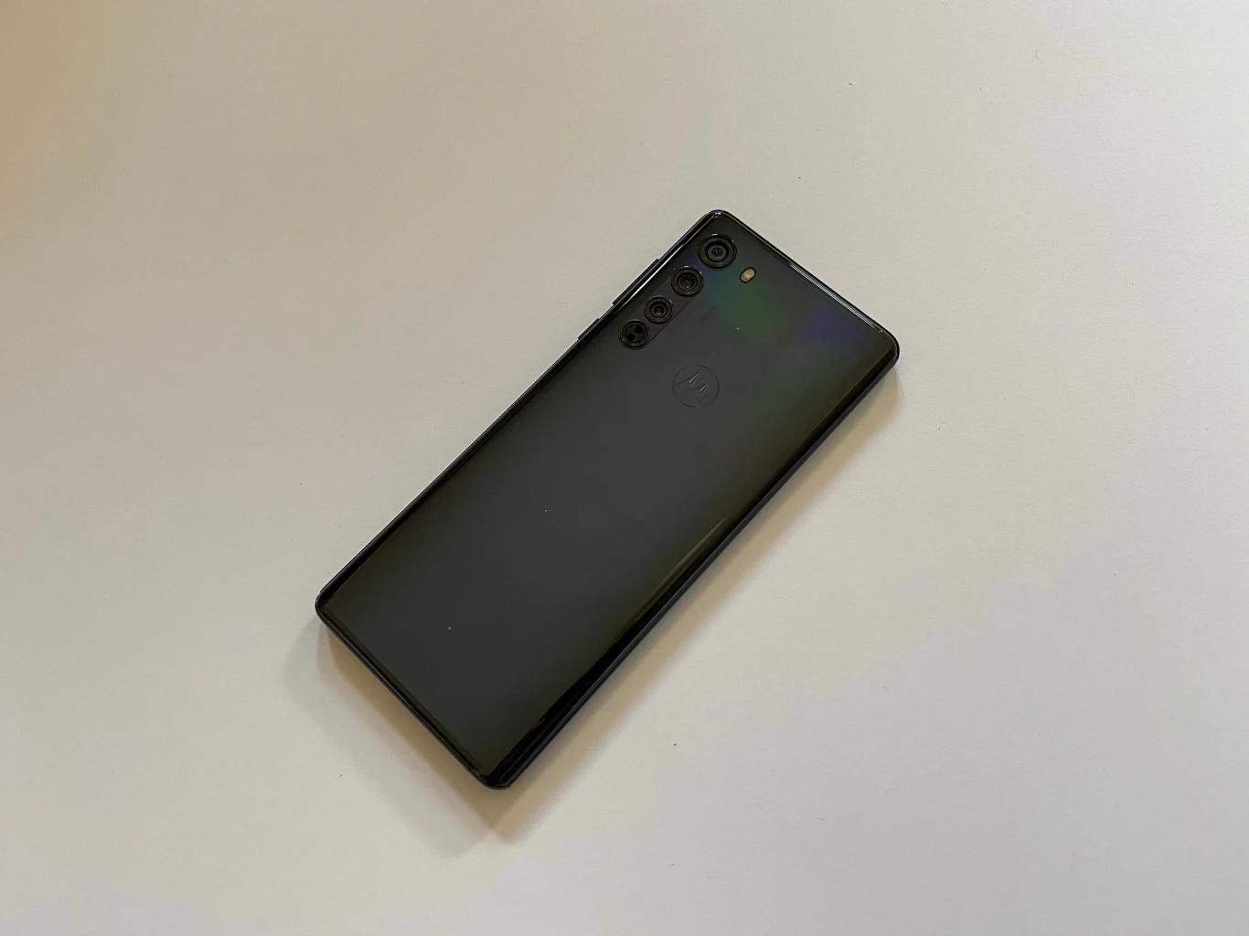 Motorola Edge szybko się brudzi Motorola Edge szybko się brudzi