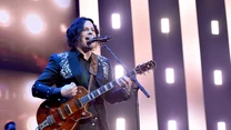 Jack White stał się jednym z najbardziej wpływowych gitarzystów i producentów na całym świecie. Uznaniem cieszyły się nie tylko jego solowe albumy - "Blunderbuss" i "Lazaretto", ale także krążki wydawane z The Racounters oraz The Dead Wheather (w składzie z Allison Mosshart). Przez kolejne lata White miał okazję współpracować m.in. z Danger Mouse, Beyonce, A Tribe Called Quest i Alicią Keys. W 2015 roku White otrzymał Grammy za najlepsze rockowe wykonanie ("Lazaretto").