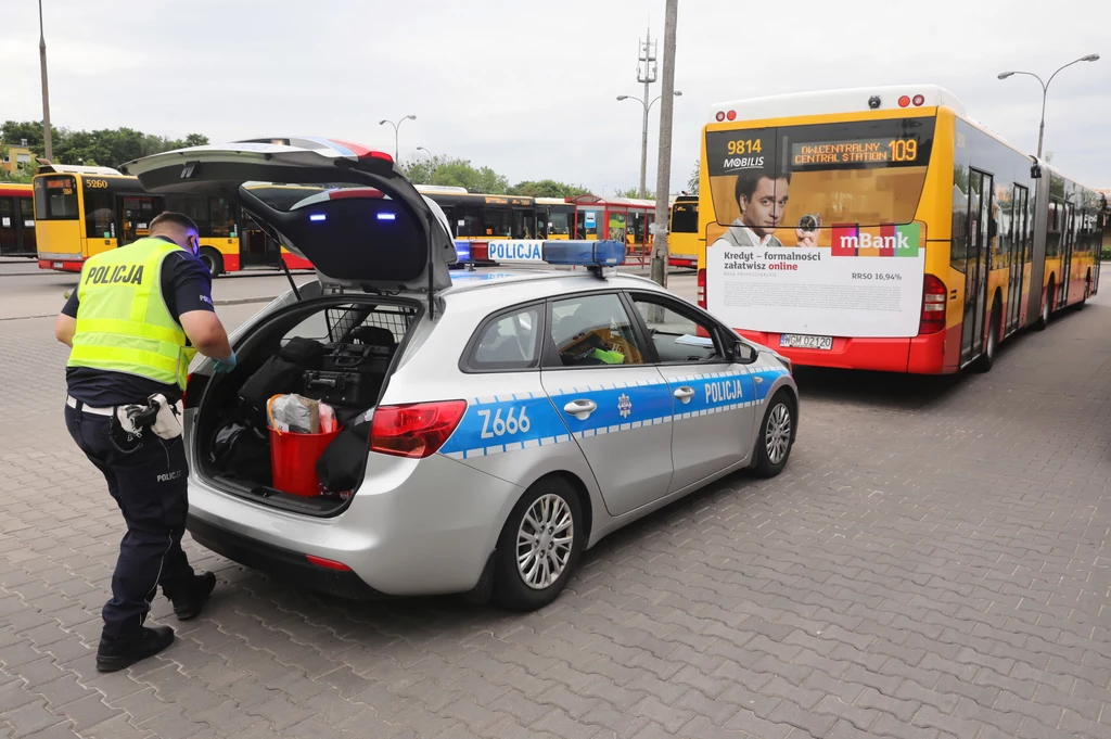 Policjanci w całym kraju kontrolują autobusy i kierowców