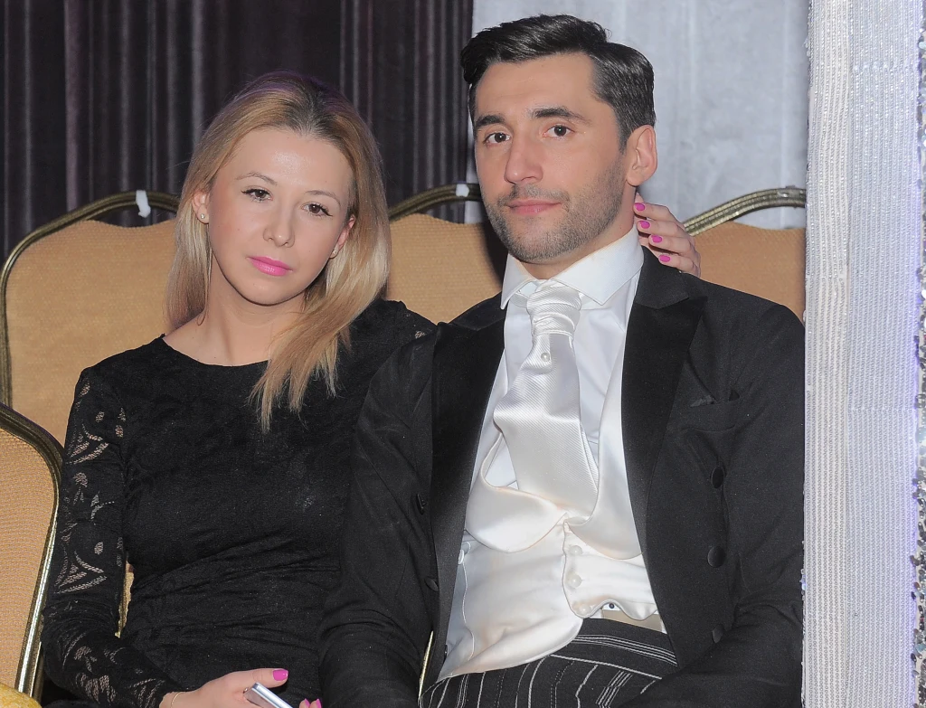 Rafał Maserak z partnerką