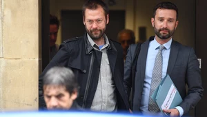 Tom Meighan wychodzący z sądu po usłyszeniu wyroku