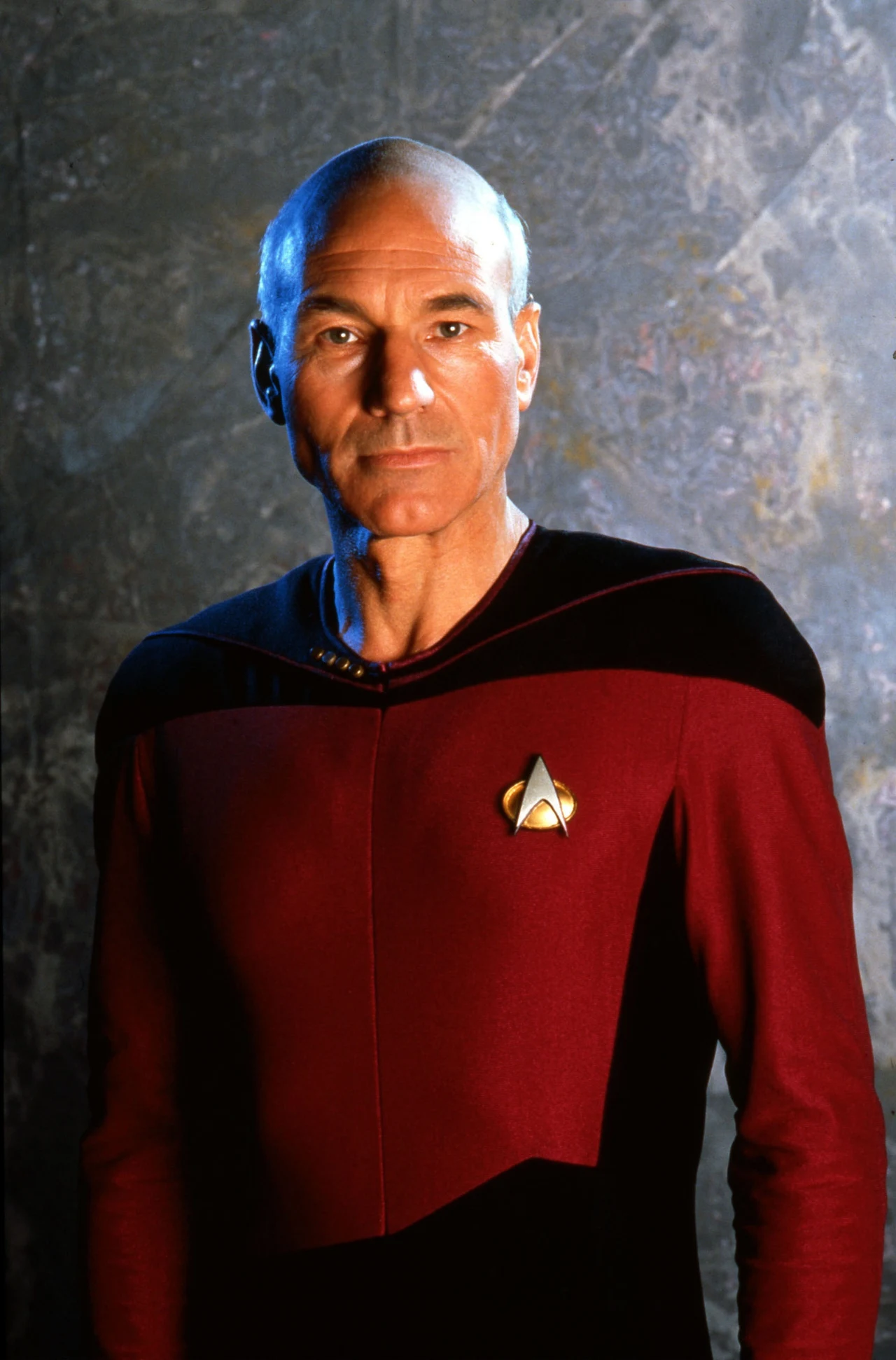 Popularność przyniosła mu rola w serialu "Star Trek: Następne pokolenie" (1987-1994). Stewart przez siedem sezonów wcielał się w kapitana Jean-Luca Picarda, by później zagrać jeszcze w czterech pełnometrażowych filmach (zrealizowanych w latach 1994 - 2002), których akcja rozgrywa się w tym samym uniwersum.  

"Przygoda ze 'Star Trekiem' była czymś fantastycznym, a Jean-Luc Picard zmienił moje życie, niemniej jednak całe to doświadczenie miało swoje minusy. Jednym z nich był fakt, że w takiej sytuacji aktor zaczyna być bardzo mocno utożsamiany z danym cyklem i danym bohaterem - do tego stopnia, że ludzie nie chcą już zobaczyć w nim nikogo innego" - aktor przyznawał "New York Timesowi".