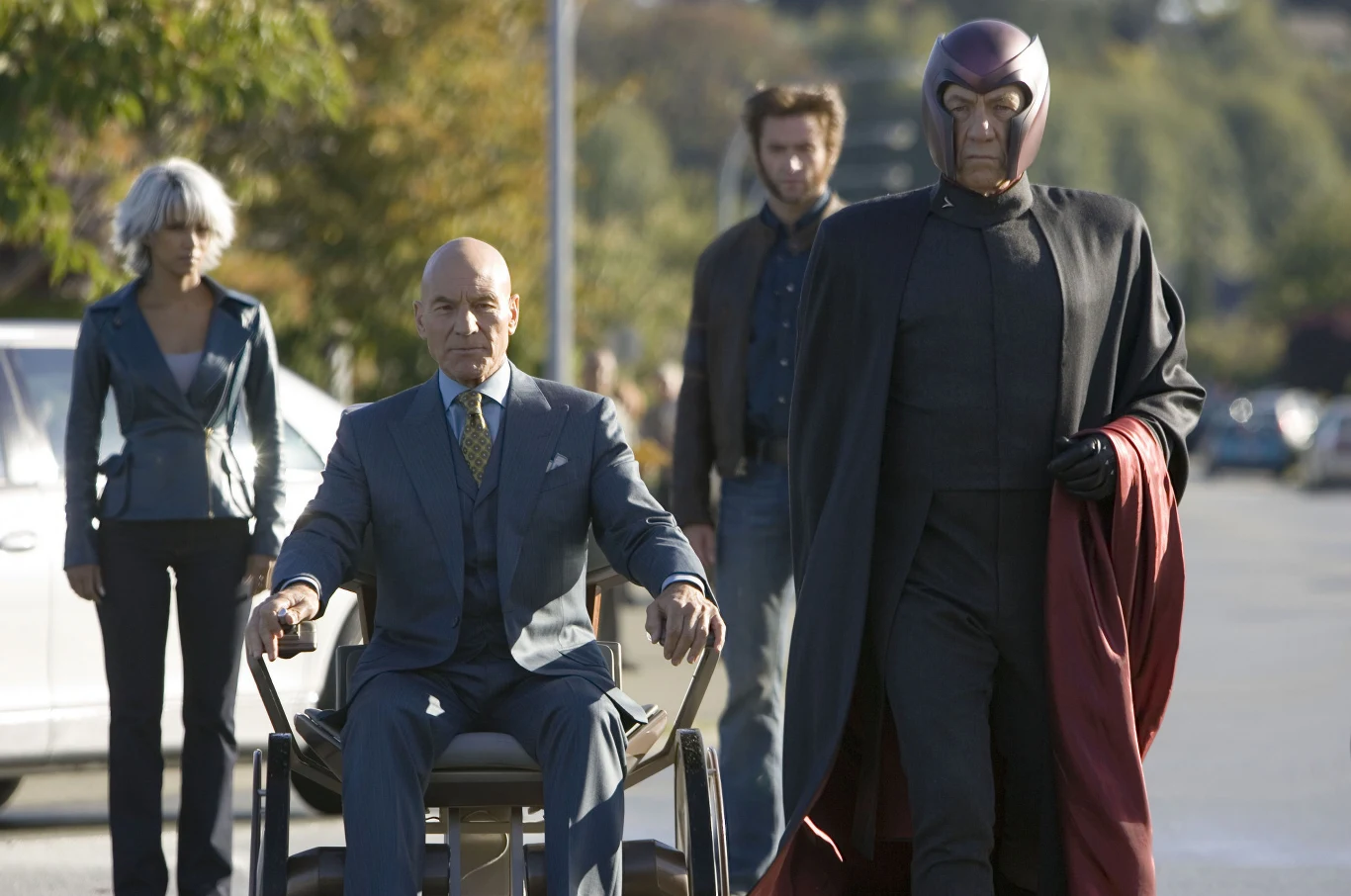 Kolejną wieloletnią rolą Patricka Stewarta jest kreacja profesora Charles Xavier w kinowej serii "X-Men".

Wydawało się, że w końcówce superprodukcji "X-Men: Ostatni bastion" z 2006 r. bohater Stewarta poniósł chwalebną śmierć. Krótki bonus po tak zwanych "napisach" sugerował jednak, że ten intelektualny geniusz oszukał śmierć. W "Wolverine" (2013) Profesor X znów pojawił się w krótkiej sekwencji wyświetlanej po napisach końcowych, obecny nie duchem, a ciałem...

"W takich gatunkach, jak science fiction i fantasy, nigdy nie należy mówić 'nigdy'. Wszystko może się zdarzyć. Ile to już lat, piętnaście? Tak, od piętnastu lat pojawiam się w filmach z serii "X-Men" i jestem przeszczęśliwy z tego powodu. Właściwie to z jednej serii przeszedłem płynnie do drugiej. Zresztą, początkowo nie chciałem przyjąć roli Profesora X właśnie z uwagi na tę okoliczność" - aktor mówił w 2014 roku "New York Timesowi".