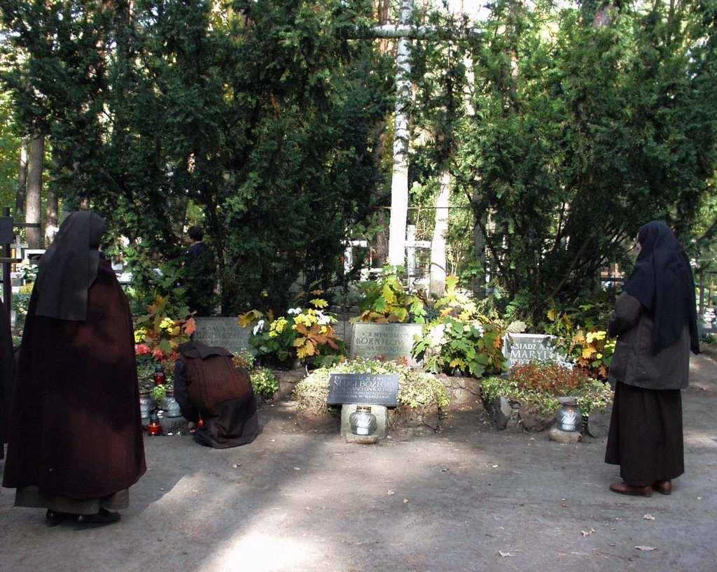 Groby założycieli Zakładu dla niewidomych w Laskach - w tym grobu Elżbiety Róży Czackiej