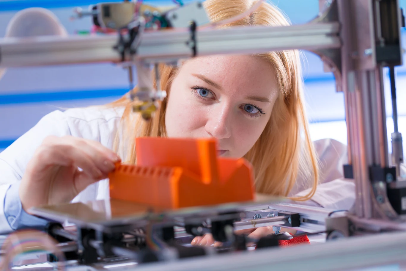 Drukarka 3D pozostaje jedną z najbardziej interesujących technologii ostatnich lat Drukarka 3D pozostaje jedną z najbardziej interesujących technologii ostatnich lat