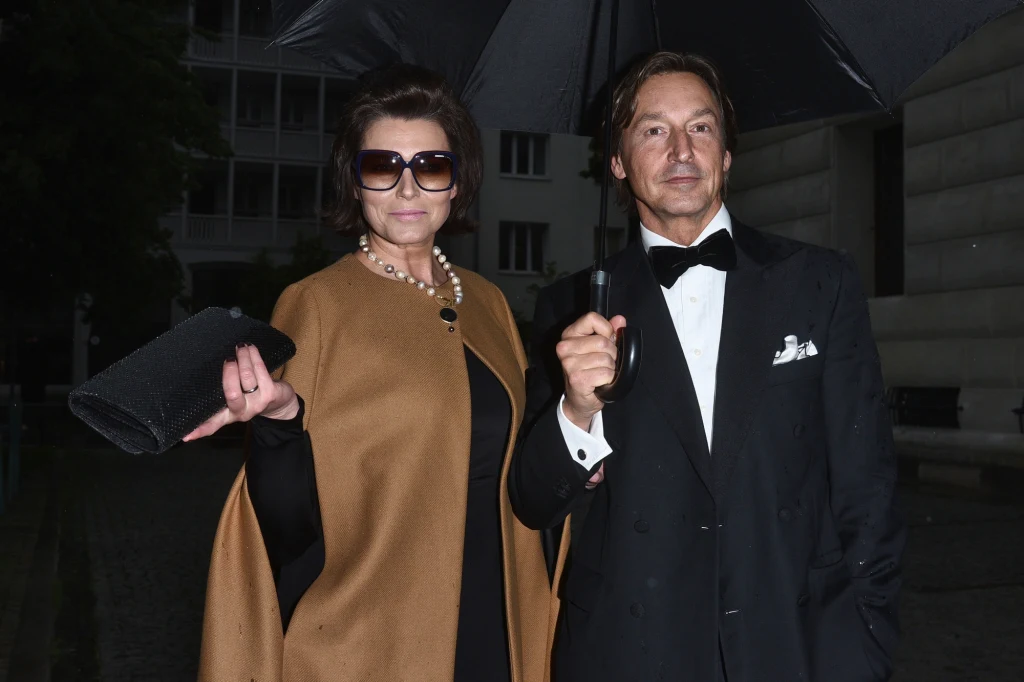 Ilona Felicjańska i Paul Montana to para, która w 2020 roku wzięła ślub i ogłosiła rozwód. Obecnie była modelka przebywa na odwyku, gdyż znów zmaga się z problemem alkoholowym. Paul Montana również nie stroni od wysokoprocentowych napoi i jak sam mówi, nie widzi ich wspólnej przyszłości.  Ilona Felicjańska i Paul Montana to para, która w 2020 roku wzięła ślub i ogłosiła rozwód. Obecnie była modelka przebywa na odwyku, gdyż znów zmaga się z problemem alkoholowym. Paul Montana również nie stroni od wysokoprocentowych napoi i jak sam mówi, nie widzi ich wspólnej przyszłości.