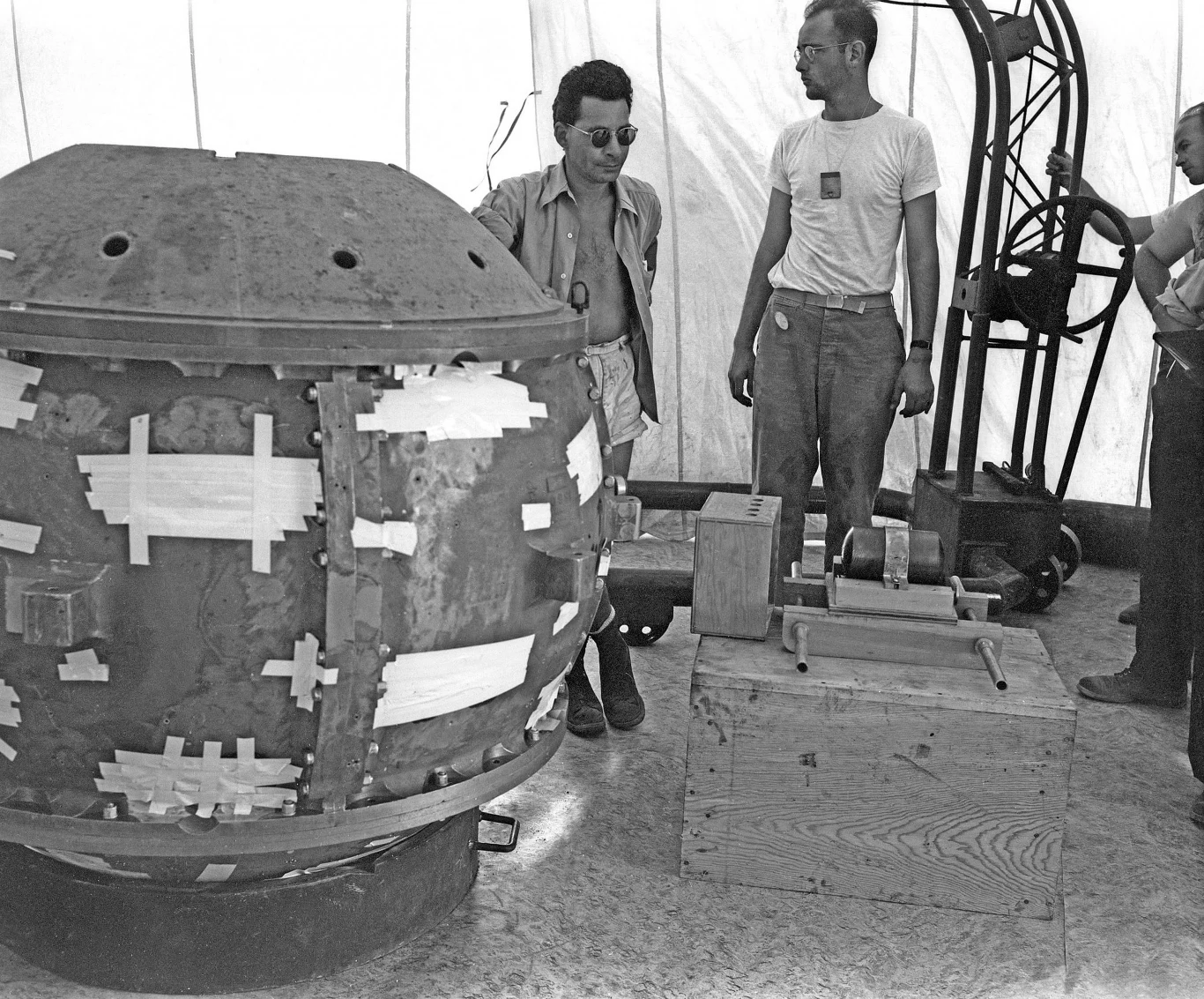 Testowa bomba trafiła na poligon pod Alamogordo 12 lipca wprost z laboratorium Los Alamos.