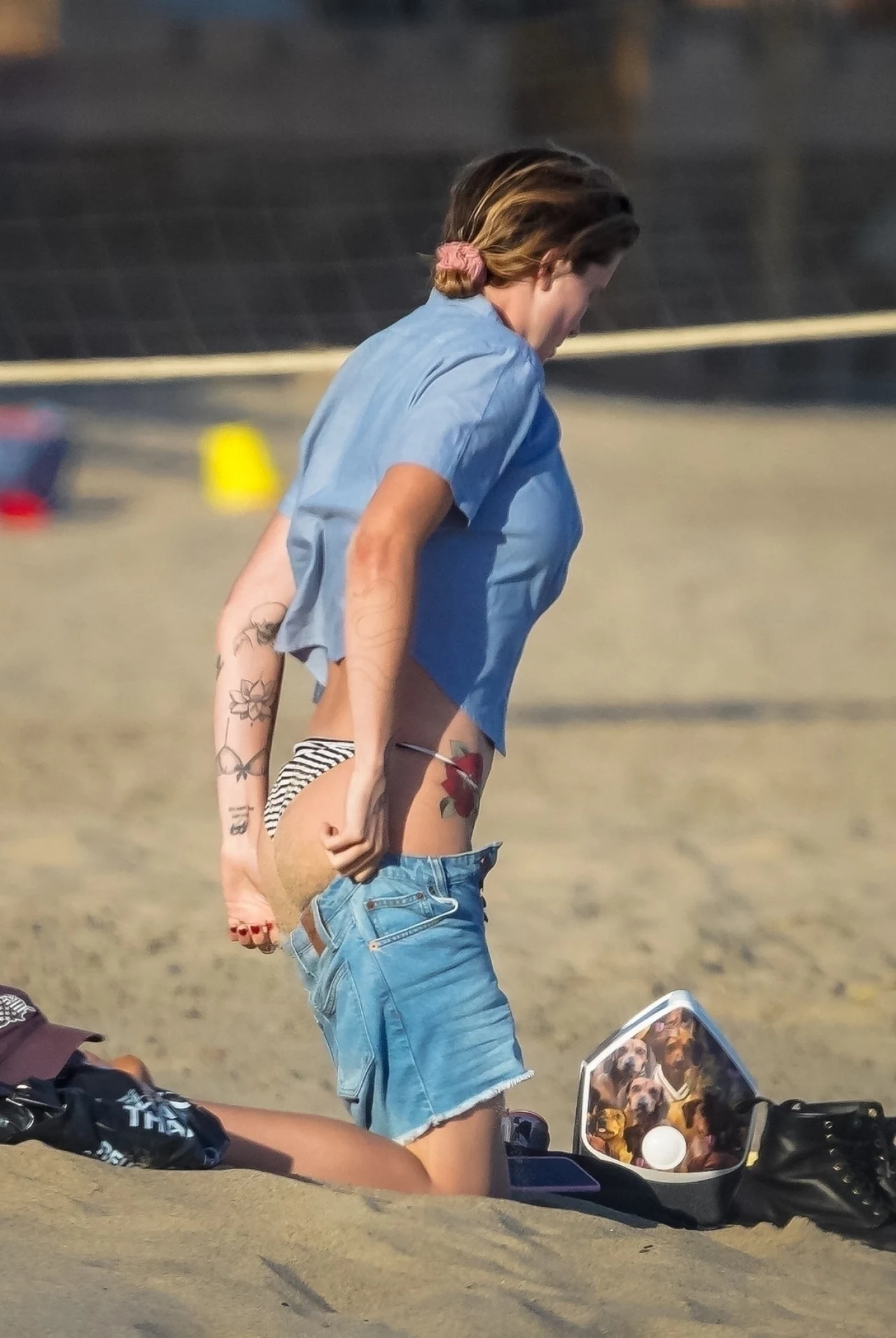 Na zdjęciu: Ireland Baldwin na plaży Na zdjęciu: Ireland Baldwin na plaży