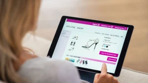 Konsumenci kupujący online mają więcej uprawnień dotyczących zwrotu towaru względem tych, którzy kupują stacjonarnie.