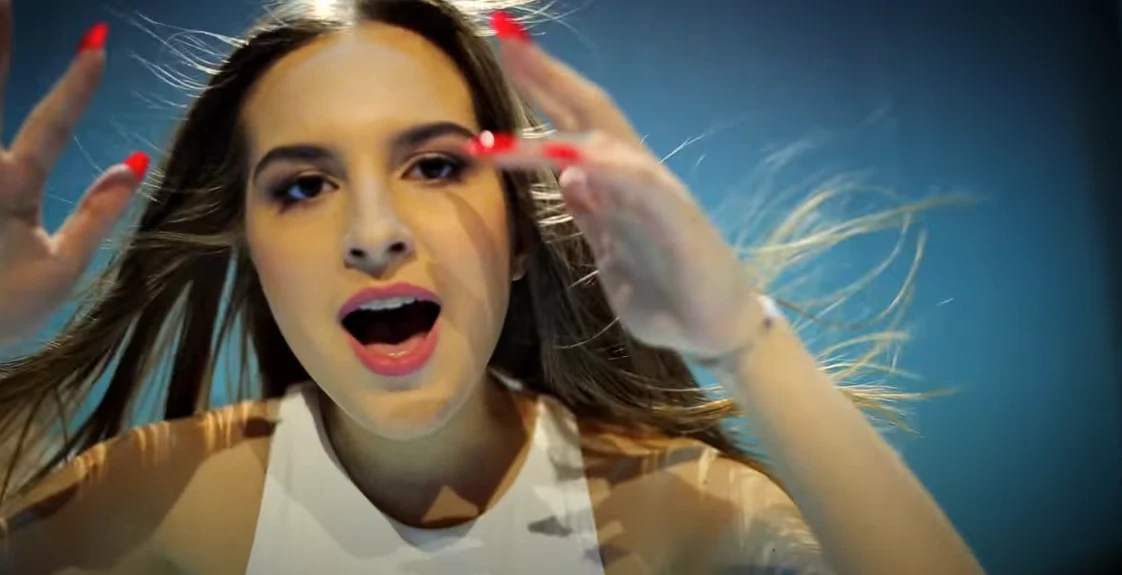 Gabrysia Jeleń w teledysku "Firewall" Gabrysia Jeleń w teledysku "Firewall"