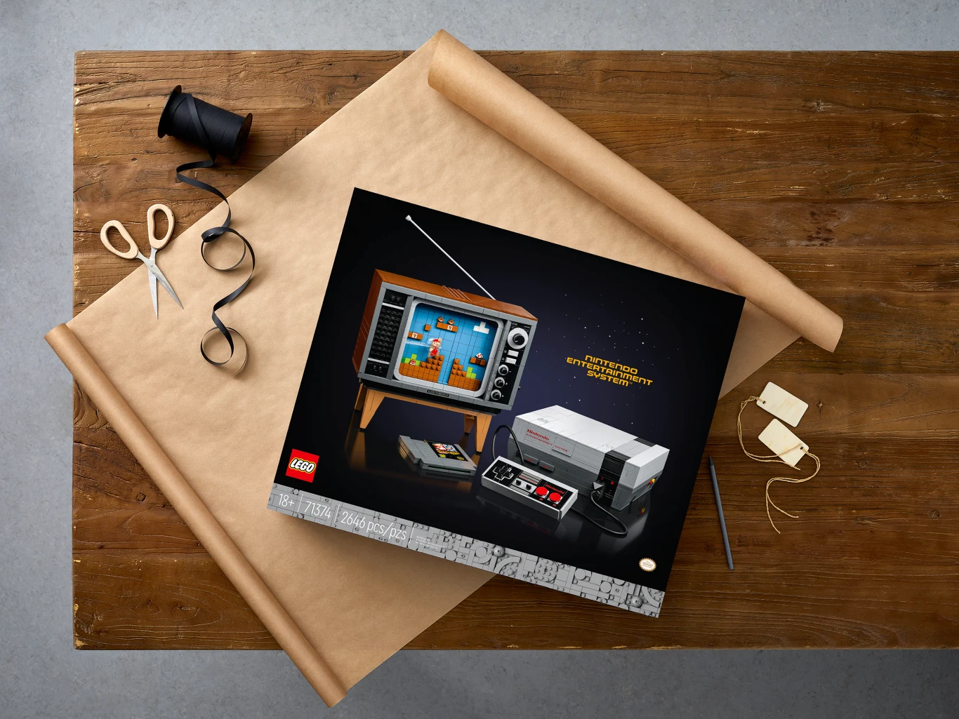 Wszyscy lubią bowiem budować klocki LEGO, a teraz słynna firma z Danii razem z Nintendo szykują zestaw obejmujący replikę Nintendo Entertainment System, razem z telewizorem.