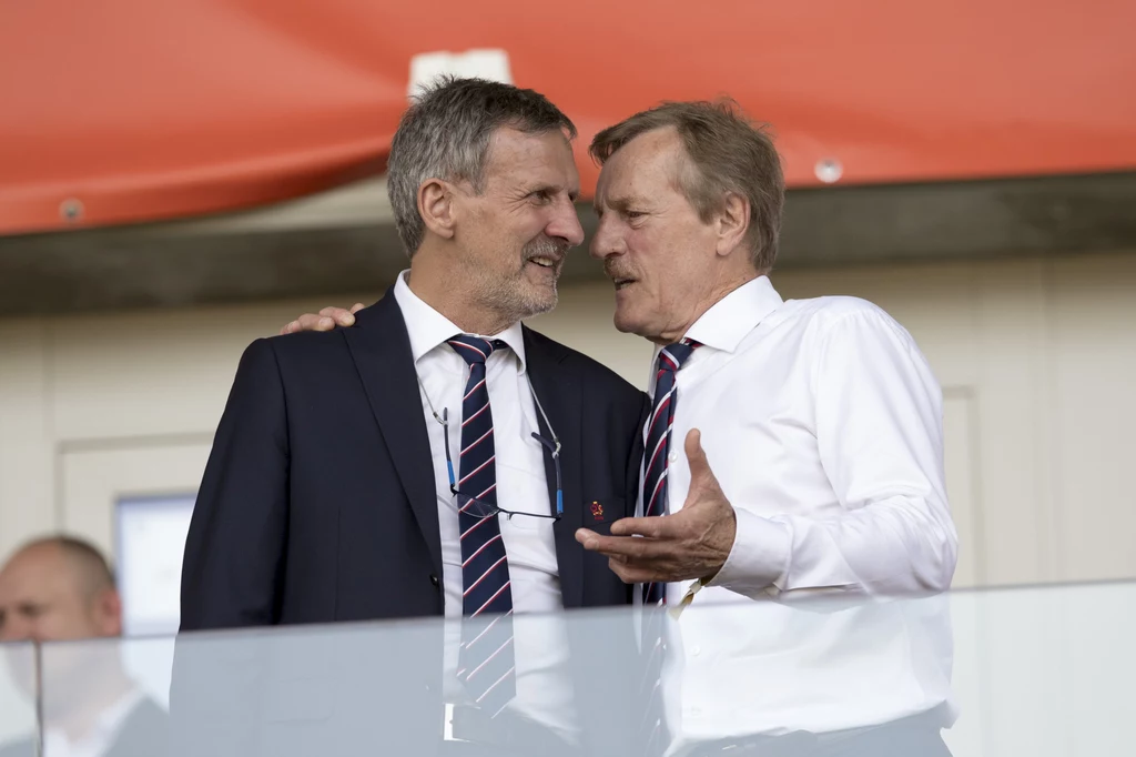Stefan Majewski (z lewej) w rozmowie z Józefem Młynarczykiem Stefan Majewski (z lewej) w rozmowie z Józefem Młynarczykiem